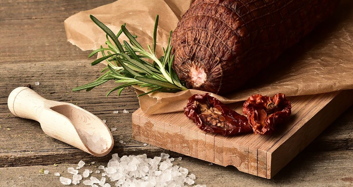 Mieszanki przyprawowe do wędlin – czym są i jak wpływają na smak produktów?