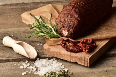 Mieszanki przyprawowe do wędlin – czym są i jak wpływają na smak produktów?