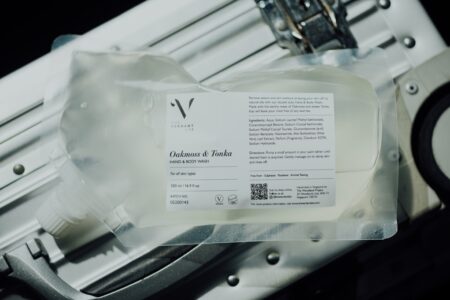 Kompleksowe wyposażenie procesu pakowania żywności — jak połączyć urządzenia i materiały w jeden efektywny system?